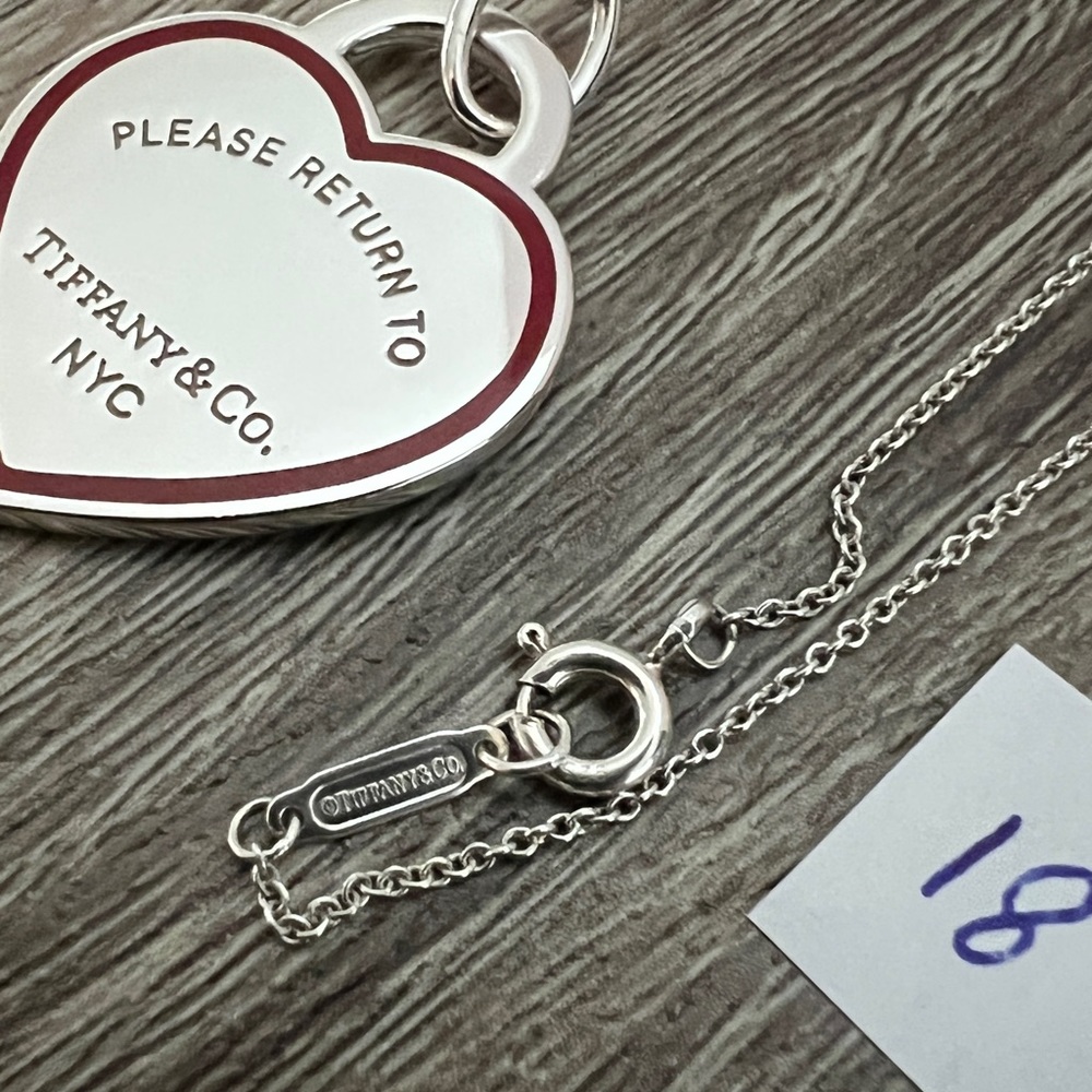 RTT red outline‎ large heart necklace